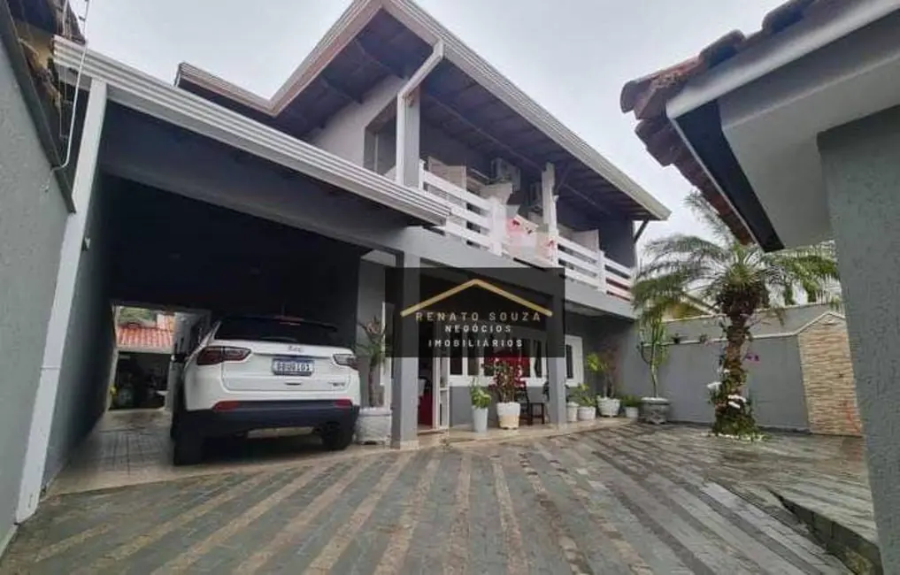 Sobrado com 3 quartos à venda, 261m2 em Peruibe - SP - imagem 1 Foto 1 de Sobrado com 3 quartos à venda, 261m2 em Peruibe - SP