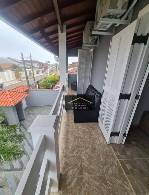 Sobrado com 3 quartos à venda, 261m2 em Peruibe - SP - imagem 8 Foto 8 de Sobrado com 3 quartos à venda, 261m2 em Peruibe - SP