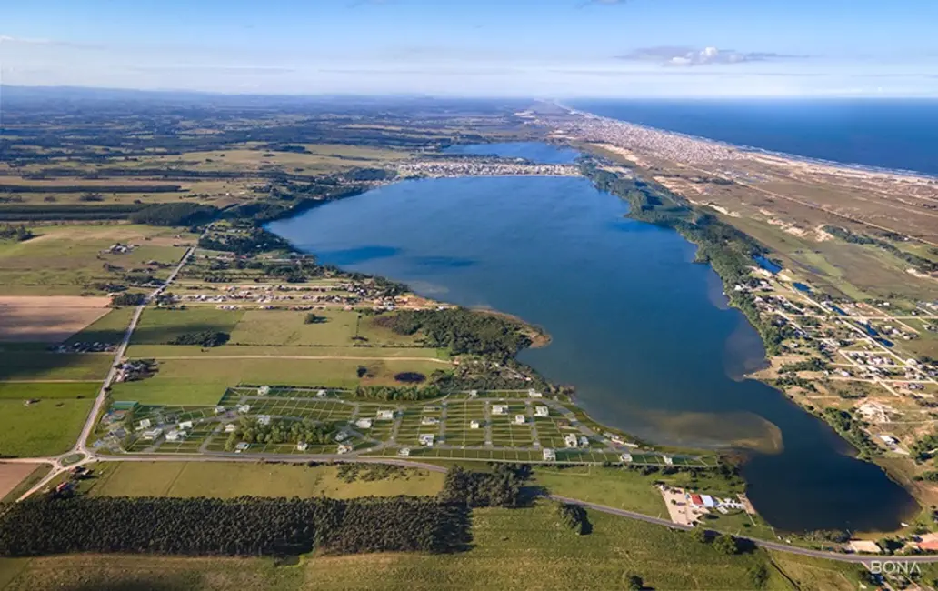 Foto 3 de Terreno / Lote à venda em Balneario Rincao - SC