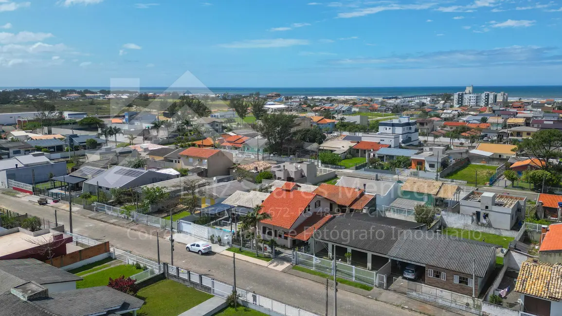 Casa com 5 quartos à venda, 190m2 em Centro, Balneario Rincao - SC - imagem 2 Foto 2 de Casa com 5 quartos à venda, 190m2 em Centro, Balneario Rincao - SC