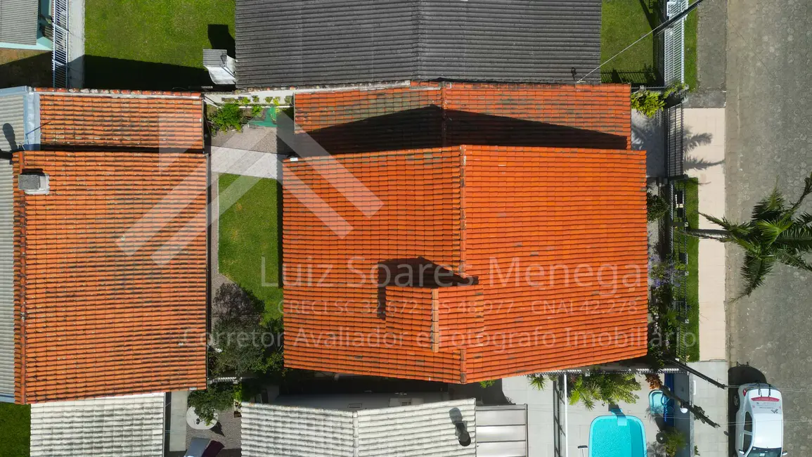 Casa com 5 quartos à venda, 190m2 em Centro, Balneario Rincao - SC - imagem 4 Foto 4 de Casa com 5 quartos à venda, 190m2 em Centro, Balneario Rincao - SC