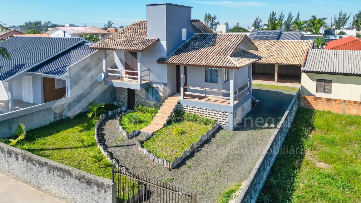 Casa com 3 quartos à venda, 180m2 em Balneario Rincao - SC - imagem 4 Foto 4 de Casa com 3 quartos à venda, 180m2 em Balneario Rincao - SC