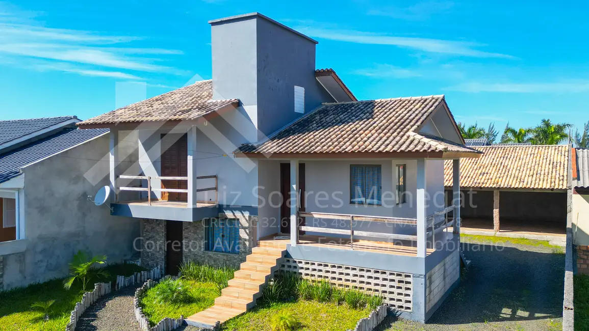 Casa com 3 quartos à venda, 180m2 em Balneario Rincao - SC - imagem 1 Foto 1 de Casa com 3 quartos à venda, 180m2 em Balneario Rincao - SC