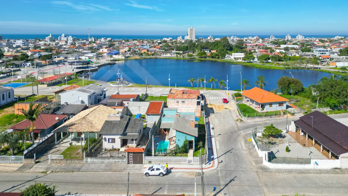 Casa com 2 quartos à venda, 100m2 em Centro, Balneario Rincao - SC - imagem 3 Foto 3 de Casa com 2 quartos à venda, 100m2 em Centro, Balneario Rincao - SC