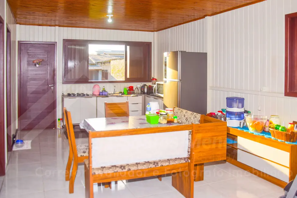 Casa com 5 quartos à venda, 208m2 em Balneario Rincao - SC - imagem 9 Foto 9 de Casa com 5 quartos à venda, 208m2 em Balneario Rincao - SC