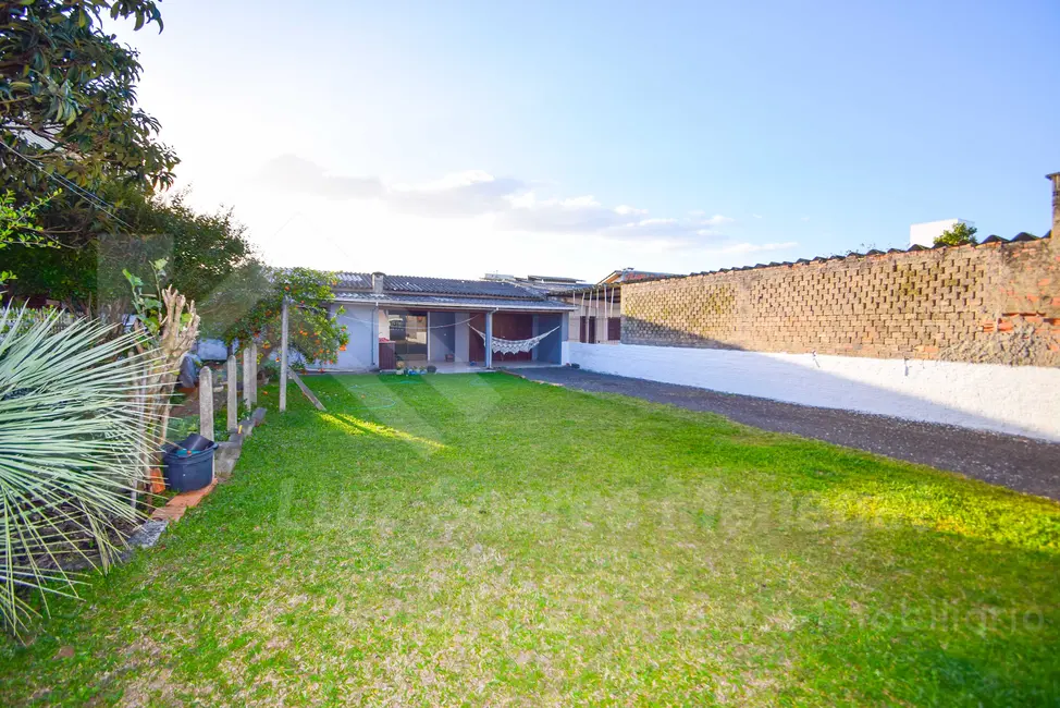 Casa com 5 quartos à venda, 208m2 em Balneario Rincao - SC - imagem 3 Foto 3 de Casa com 5 quartos à venda, 208m2 em Balneario Rincao - SC