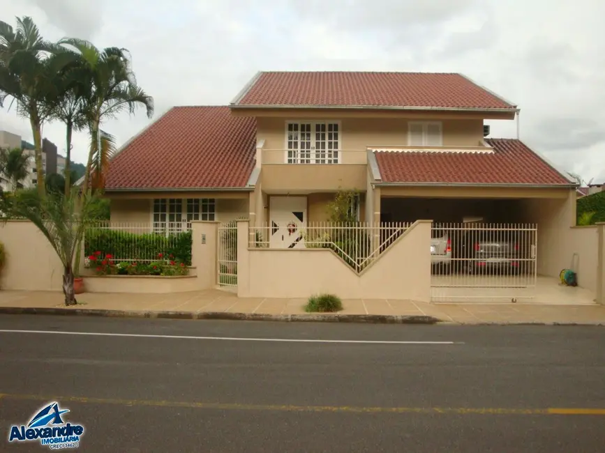 Casa com 4 quartos à venda, 360m2 em Amizade, Jaragua Do Sul - SC - imagem 2 Foto 2 de Casa com 4 quartos à venda, 360m2 em Amizade, Jaragua Do Sul - SC