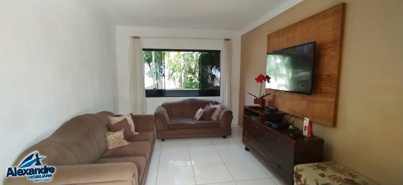 Casa com 6 quartos à venda, 235m2 em Vila Nova, Jaragua Do Sul - SC - imagem 4 Foto 4 de Casa com 6 quartos à venda, 235m2 em Vila Nova, Jaragua Do Sul - SC