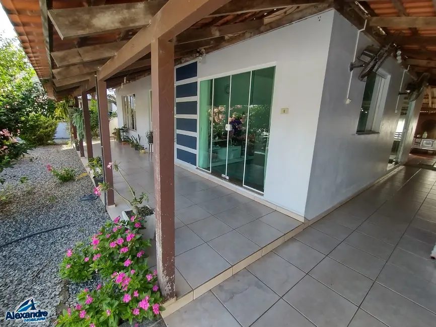 Foto 2 de Casa com 3 quartos à venda, 72m2 em Schroeder - SC