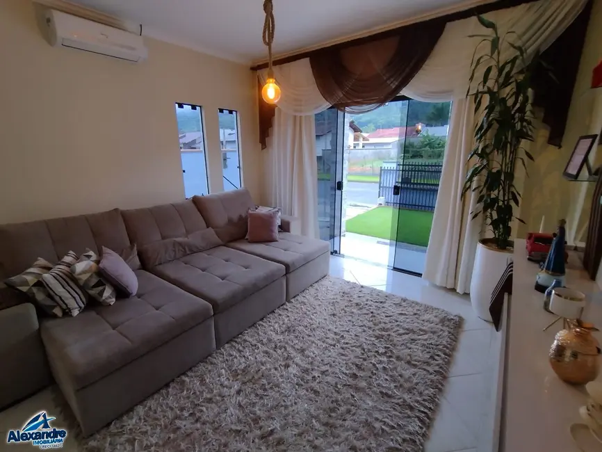 Foto 2 de Casa com 3 quartos à venda, 150m2 em Schroeder - SC