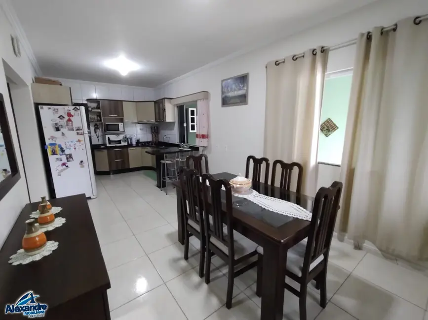 Casa com 3 quartos à venda, 220m2 em Schroeder - SC - imagem 8 Foto 8 de Casa com 3 quartos à venda, 220m2 em Schroeder - SC