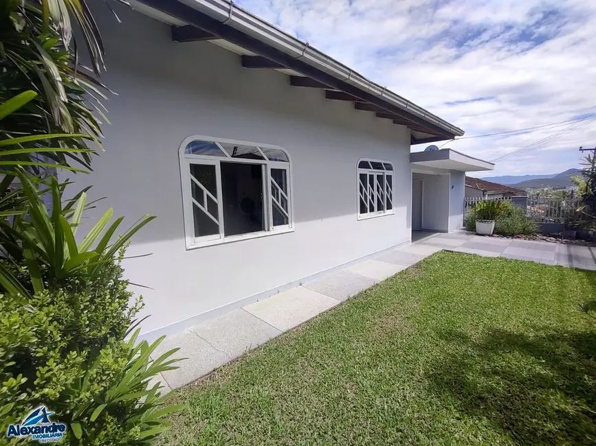 Foto 2 de Casa com 4 quartos à venda, 220m2 em Vila Lenzi, Jaragua Do Sul - SC
