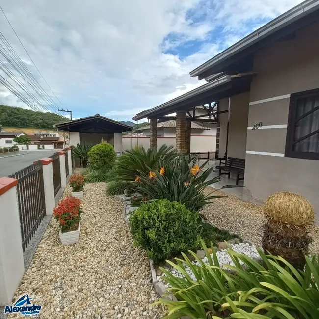 Foto 3 de Casa com 4 quartos à venda, 340m2 em Centro, Schroeder - SC