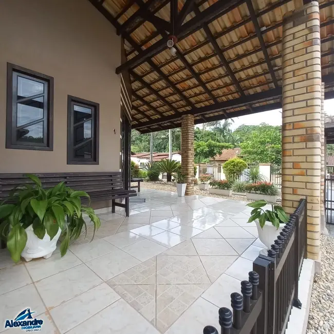 Foto 4 de Casa com 4 quartos à venda, 340m2 em Centro, Schroeder - SC