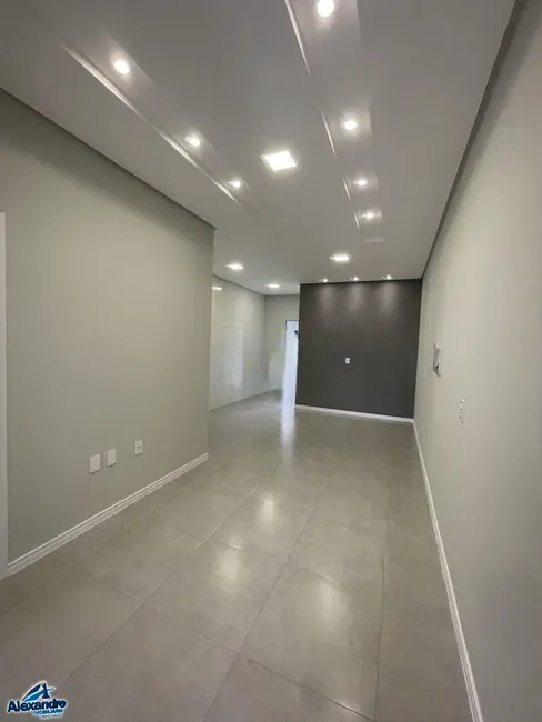 Foto 2 de Casa com 2 quartos à venda, 57m2 em Guaramirim - SC