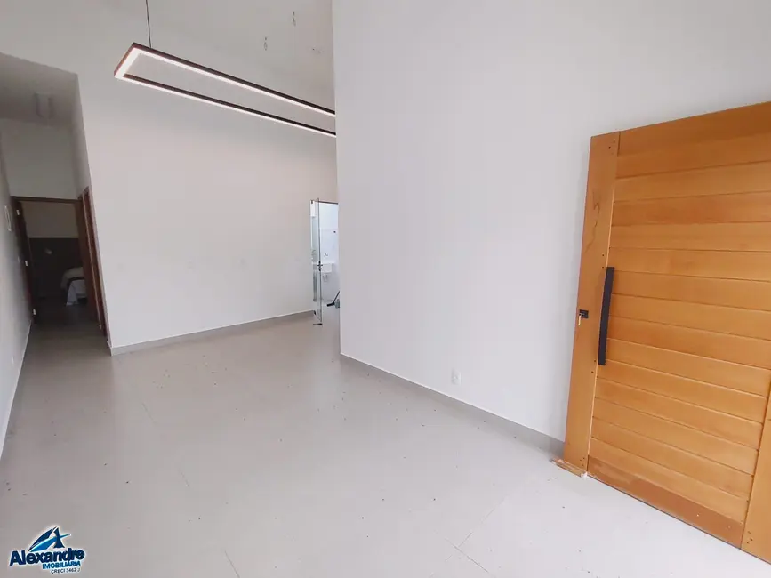 Casa com 3 quartos e 2 banheiros à venda, 72m2 por R$565.000 em