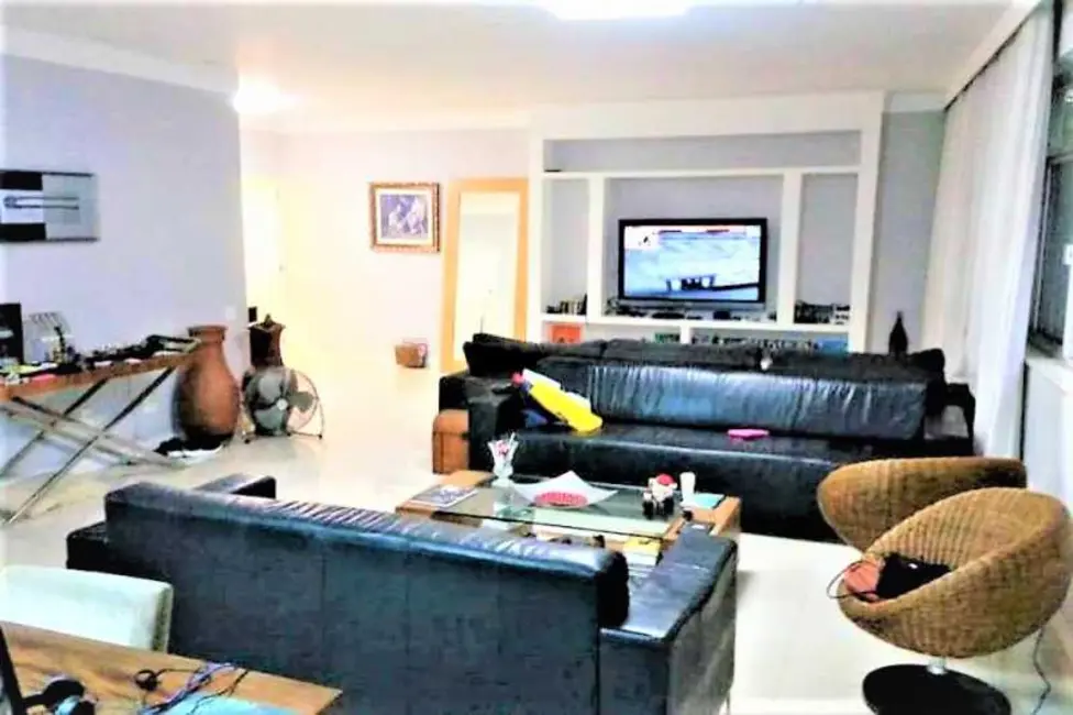 Apartamento com 4 quartos à venda, 250m2 em Rio De Janeiro - RJ - imagem 2 Foto 2 de Apartamento com 4 quartos à venda, 250m2 em Rio De Janeiro - RJ