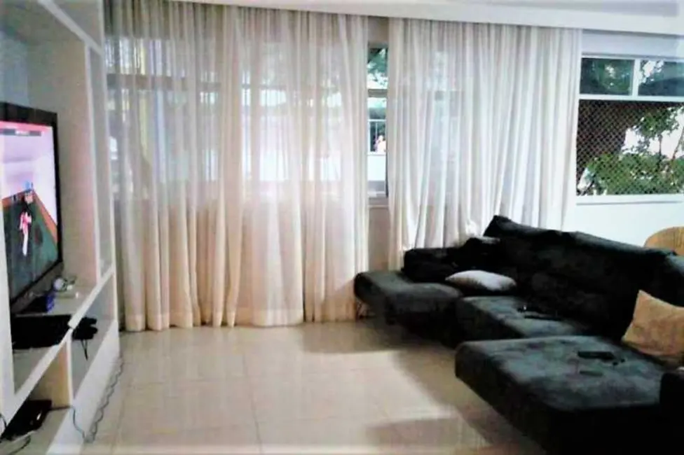 Apartamento com 4 quartos à venda, 250m2 em Rio De Janeiro - RJ - imagem 4 Foto 4 de Apartamento com 4 quartos à venda, 250m2 em Rio De Janeiro - RJ