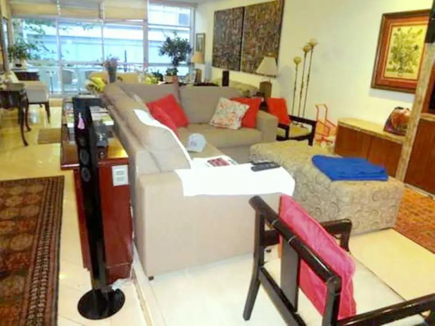 Foto 2 de Apartamento com 4 quartos à venda, 250m2 em Rio De Janeiro - RJ