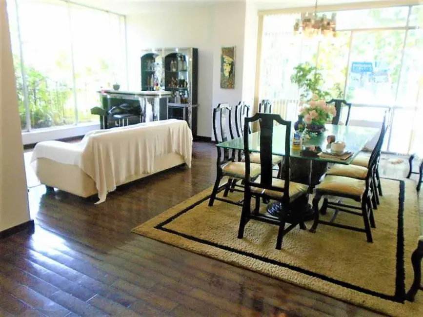 Apartamento com 4 quartos à venda, 300m2 em Rio De Janeiro - RJ - imagem 2 Foto 2 de Apartamento com 4 quartos à venda, 300m2 em Rio De Janeiro - RJ