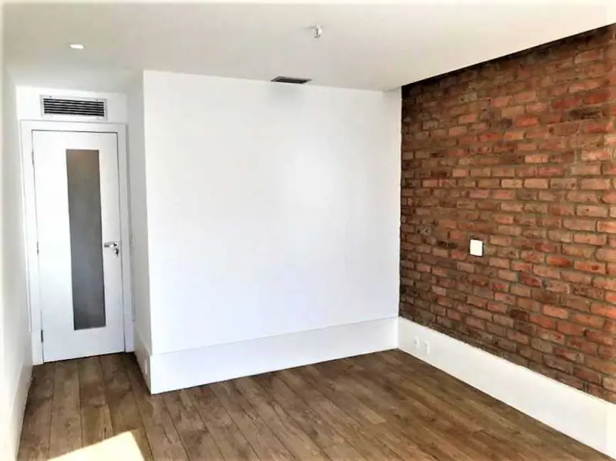 Sala Comercial à venda, 32m2 em Rio De Janeiro - RJ - imagem 1 Foto 1 de Sala Comercial à venda, 32m2 em Rio De Janeiro - RJ