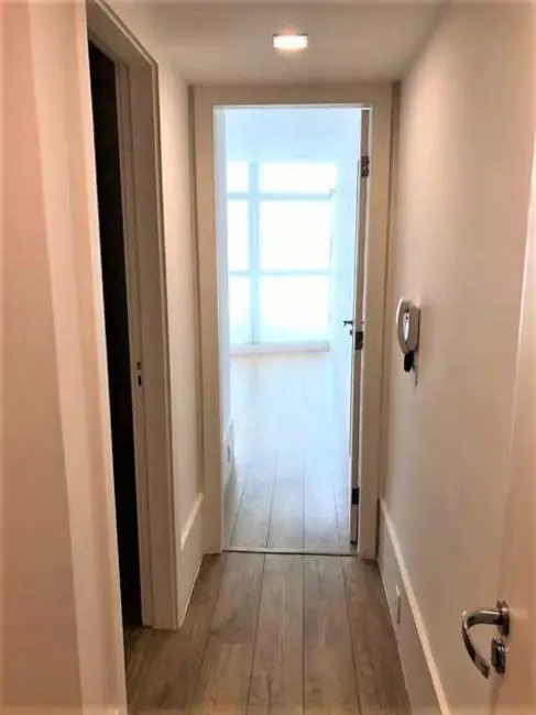 Sala Comercial à venda, 32m2 em Rio De Janeiro - RJ - imagem 9 Foto 9 de Sala Comercial à venda, 32m2 em Rio De Janeiro - RJ
