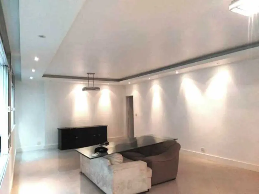 Apartamento com 3 quartos à venda, 159m2 em Rio De Janeiro - RJ - imagem 5 Foto 5 de Apartamento com 3 quartos à venda, 159m2 em Rio De Janeiro - RJ