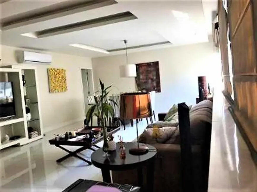 Apartamento com 4 quartos à venda, 250m2 em Rio De Janeiro - RJ - imagem 2 Foto 2 de Apartamento com 4 quartos à venda, 250m2 em Rio De Janeiro - RJ