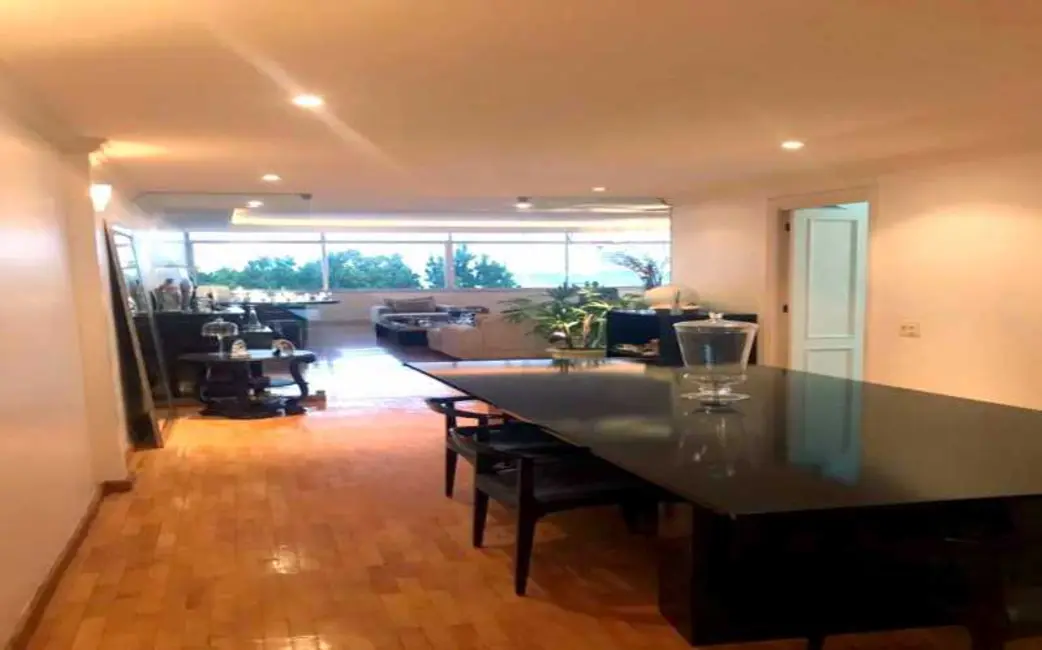 Apartamento com 4 quartos à venda, 214m2 em Rio De Janeiro - RJ - imagem 3 Foto 3 de Apartamento com 4 quartos à venda, 214m2 em Rio De Janeiro - RJ