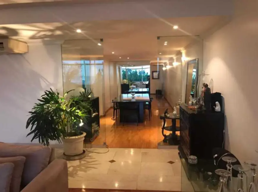 Apartamento com 4 quartos à venda, 214m2 em Rio De Janeiro - RJ - imagem 8 Foto 8 de Apartamento com 4 quartos à venda, 214m2 em Rio De Janeiro - RJ