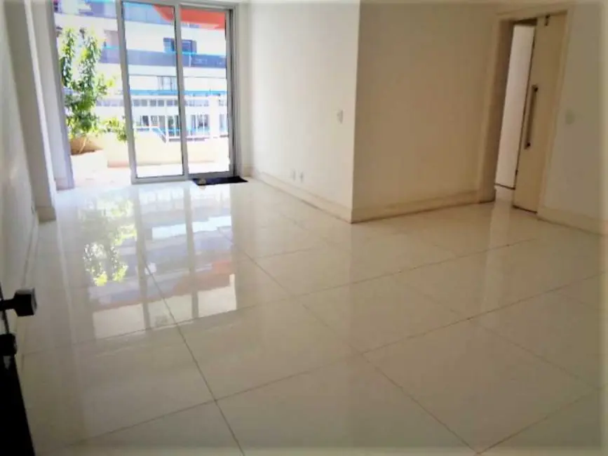 Apartamento com 2 quartos à venda, 105m2 em Rio De Janeiro - RJ - imagem 2 Foto 2 de Apartamento com 2 quartos à venda, 105m2 em Rio De Janeiro - RJ