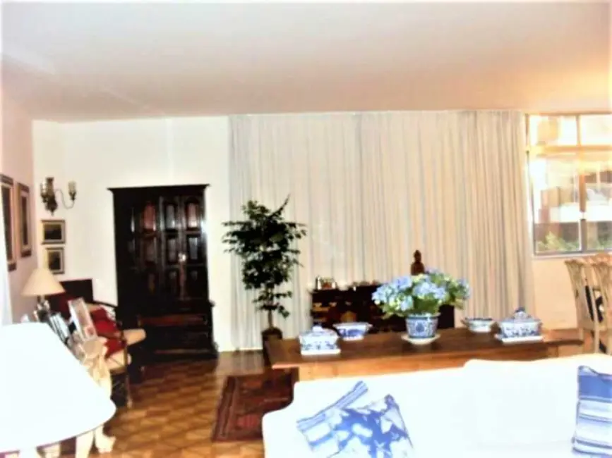 Apartamento com 4 quartos à venda, 190m2 em Rio De Janeiro - RJ - imagem 8 Foto 8 de Apartamento com 4 quartos à venda, 190m2 em Rio De Janeiro - RJ