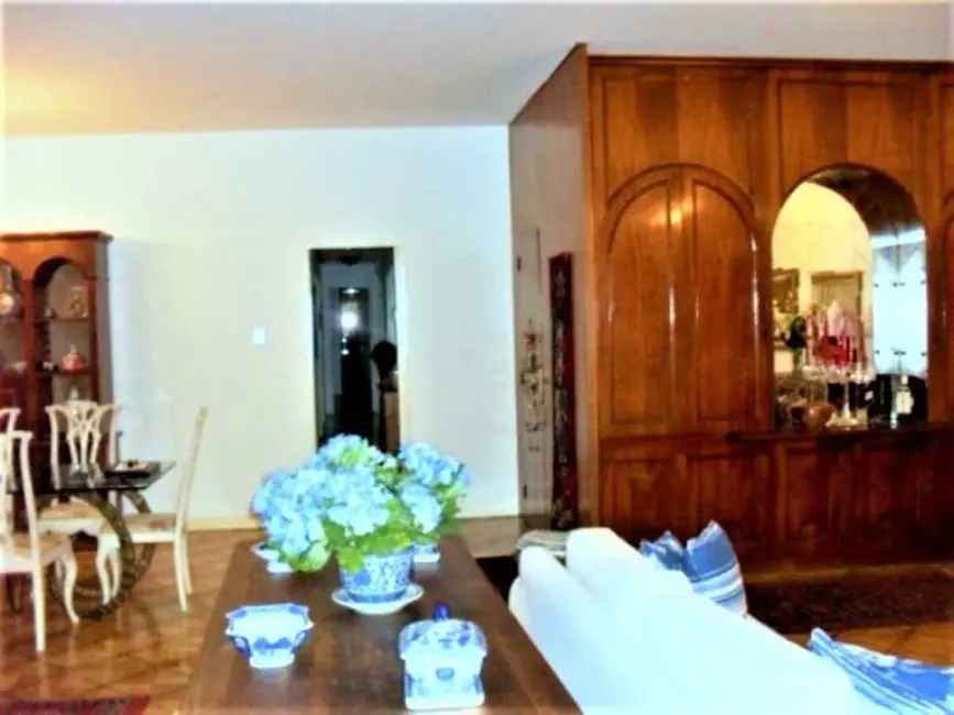 Apartamento com 4 quartos à venda, 190m2 em Rio De Janeiro - RJ - imagem 3 Foto 3 de Apartamento com 4 quartos à venda, 190m2 em Rio De Janeiro - RJ