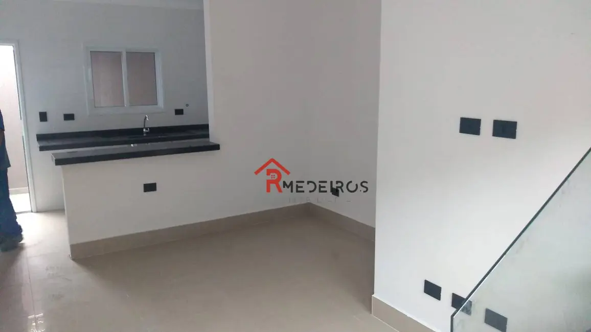 Foto 2 de Sobrado com 2 quartos à venda, 65m2 em Ocian, Praia Grande - SP