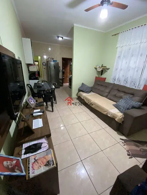 Casa com 2 quartos à venda, 128m2 em Praia Grande - SP - imagem 2 Foto 2 de Casa com 2 quartos à venda, 128m2 em Praia Grande - SP