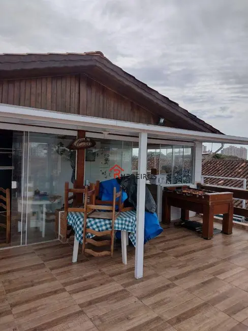 Foto 2 de Casa com 3 quartos à venda, 142m2 em Maracanã, Praia Grande - SP