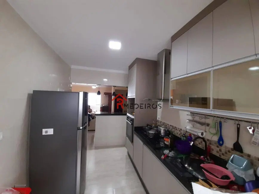 Apartamento com 3 quartos à venda, 100m2 em Guilhermina, Praia Grande - SP - imagem 4 Foto 4 de Apartamento com 3 quartos à venda, 100m2 em Guilhermina, Praia Grande - SP