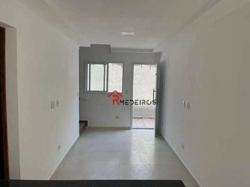 Foto 2 de Casa com 2 quartos à venda, 49m2 em Maracanã, Praia Grande - SP