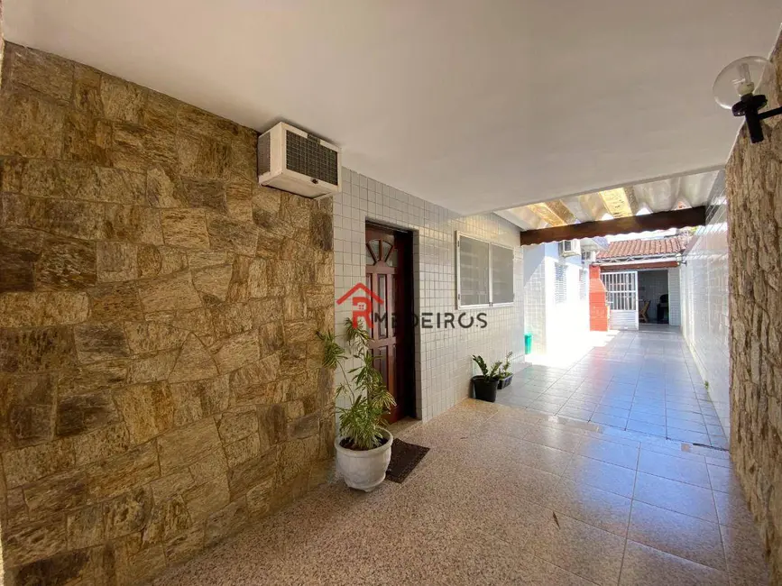 Foto 1 de Casa com 2 quartos à venda, 198m2 em Praia Grande - SP