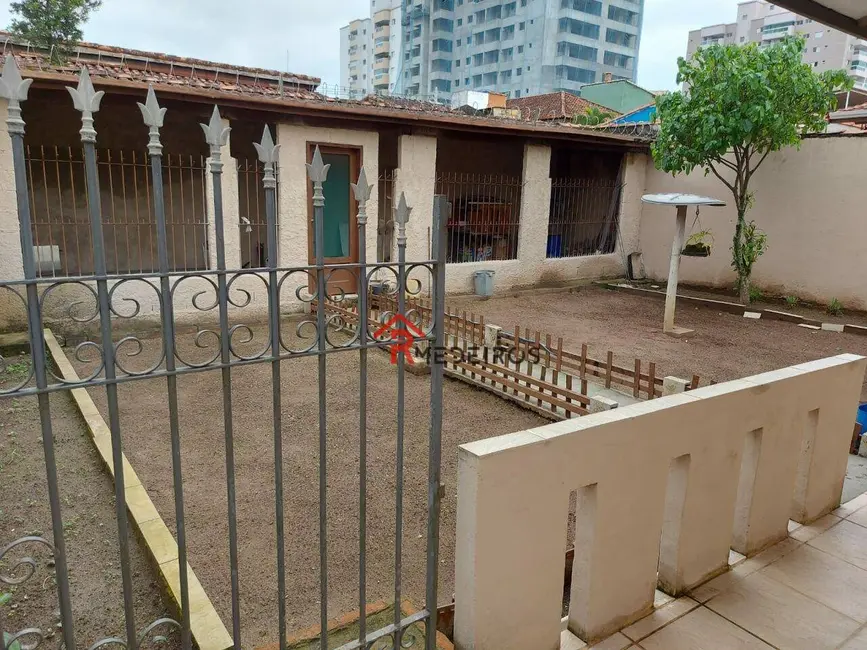 Foto 3 de Casa com 2 quartos à venda, 332m2 em Canto do Forte, Praia Grande - SP