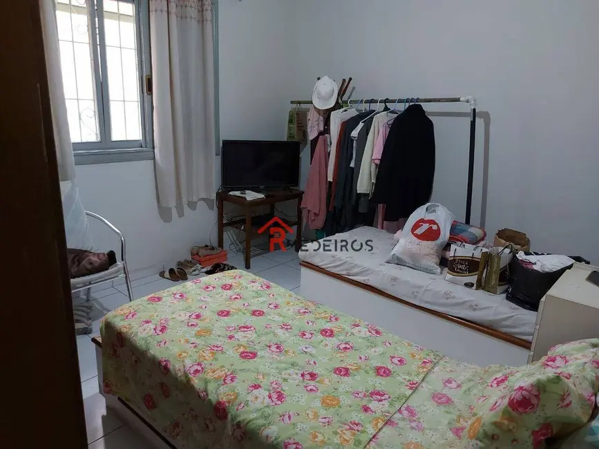 Foto 9 de Casa com 2 quartos à venda, 332m2 em Canto do Forte, Praia Grande - SP