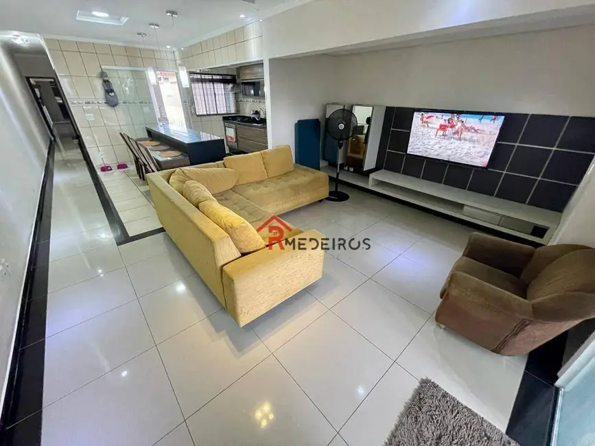 Foto 8 de Casa com 2 quartos à venda, 173m2 em Maracanã, Praia Grande - SP