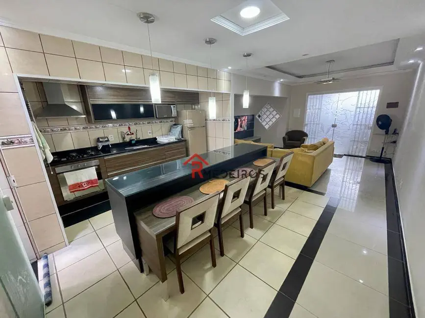 Foto 7 de Casa com 2 quartos à venda, 173m2 em Maracanã, Praia Grande - SP