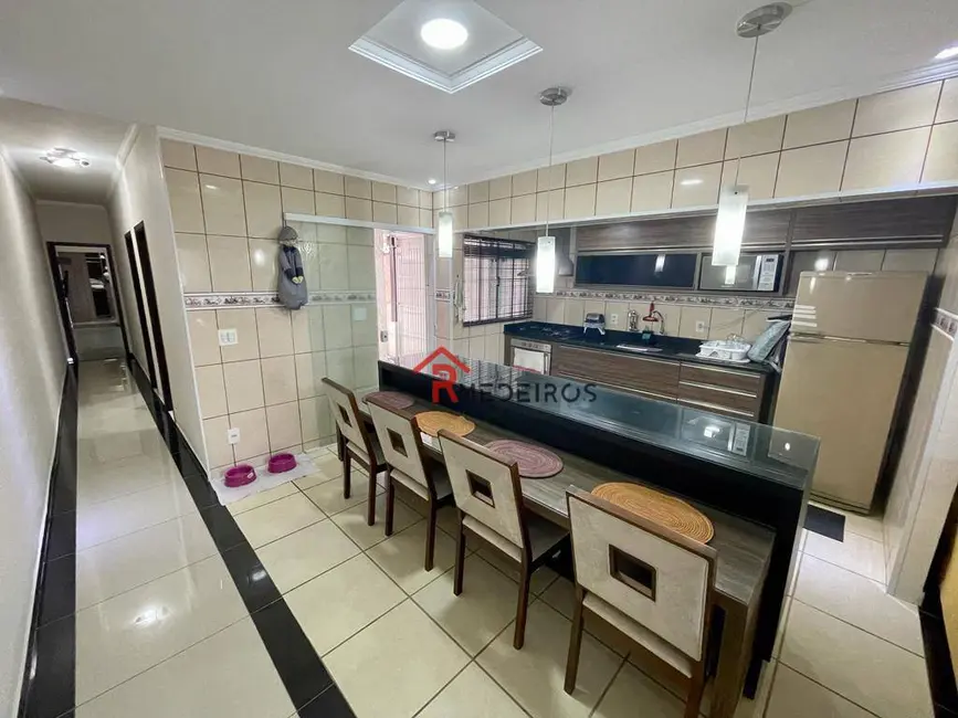 Foto 6 de Casa com 2 quartos à venda, 173m2 em Maracanã, Praia Grande - SP