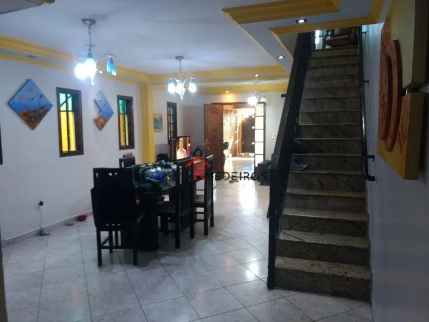 Foto 4 de Sobrado com 3 quartos à venda, 275m2 em Tupi, Praia Grande - SP