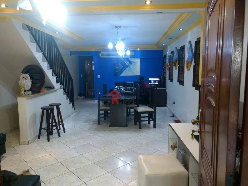 Foto 3 de Sobrado com 3 quartos à venda, 275m2 em Tupi, Praia Grande - SP