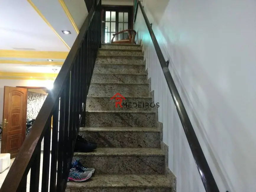 Foto 5 de Sobrado com 3 quartos à venda, 275m2 em Tupi, Praia Grande - SP