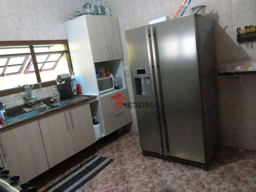 Foto 8 de Sobrado com 3 quartos à venda, 275m2 em Tupi, Praia Grande - SP