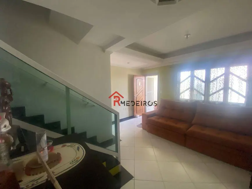 Sobrado com 3 quartos à venda, 140m2 em Aviação, Praia Grande - SP - imagem 3 Foto 3 de Sobrado com 3 quartos à venda, 140m2 em Aviação, Praia Grande - SP