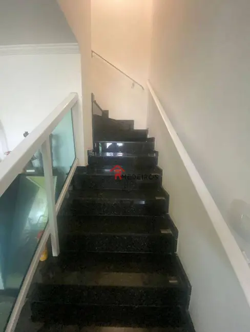 Sobrado com 3 quartos à venda, 140m2 em Aviação, Praia Grande - SP - imagem 9 Foto 9 de Sobrado com 3 quartos à venda, 140m2 em Aviação, Praia Grande - SP